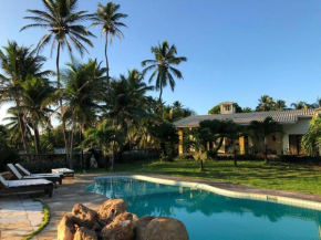 Casa com piscina Frente Mar, Super Espaçosa!!!